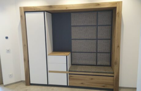 Garderobe M