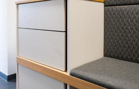 Garderobe grauer Lodenstepp